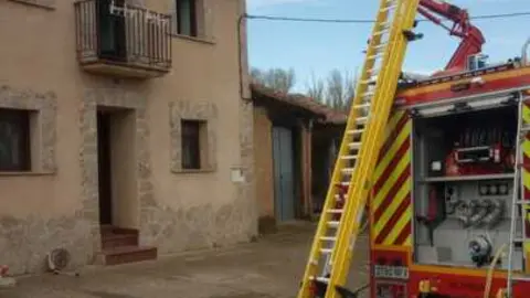 incendio vivienda en U&ntilde;a de Quintana  (1)