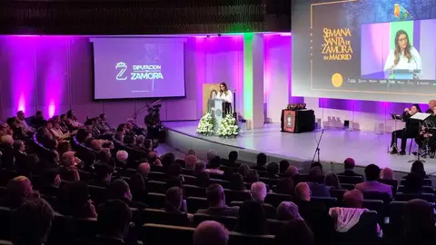 Foto 2 Yanela Clavo pregonera 2026