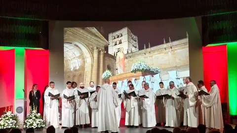 Foto actuaci&oacute;n Coro de la Hermandad de Luz y Vida