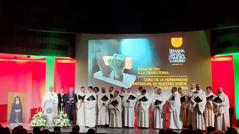 Foto Banzo de Oro Coro de la Hermandad Luz y Vida