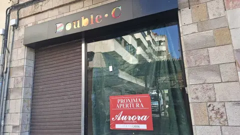 Cartel de reapertura en la tienda de Santa Clara
