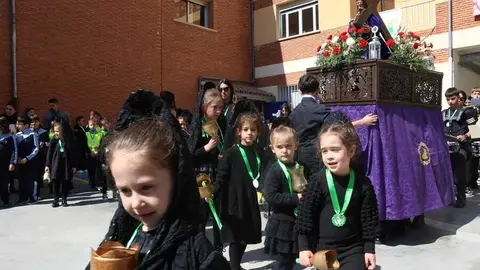  procesi&oacute;n de los alumnos del colegio Sant&iacute;sima Trinidad Amor de Dios_3