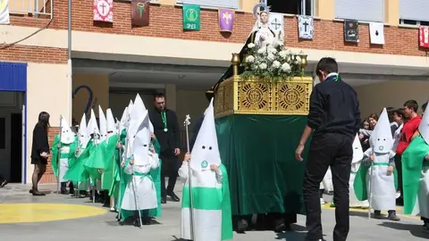  procesi&oacute;n de los alumnos del colegio Sant&iacute;sima Trinidad Amor de Dios_6