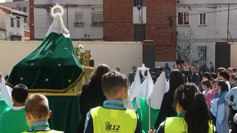  procesi&oacute;n de los alumnos del colegio Sant&iacute;sima Trinidad Amor de Dios_8