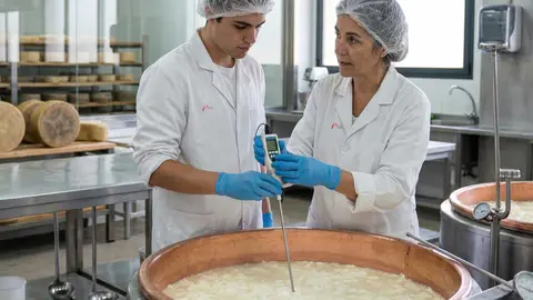 Alumno de pr&aacute;cticas en el sector l&aacute;cteo