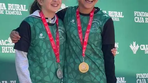 Alicia 1&ordm; y Violeta 2&ordm; Camp CyL Club de Actividades Nauticas