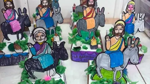 Pasos de Semana Santa realizados con cartulinas