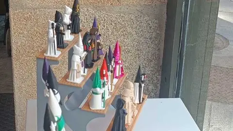 Los minisantis en una tienda de Zamora