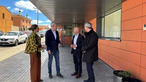 Visita Carlos Rodr&iacute;guez, alcalde de Toro, a la Fundaci&oacute;n INTRAS