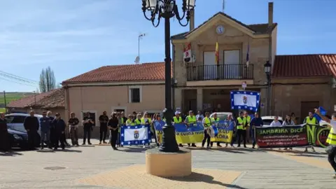 Cacelorada en Jambrina