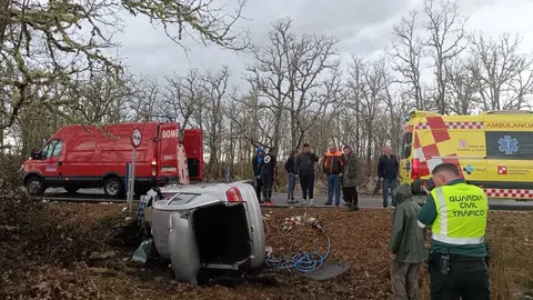 Coche volcado en Moveros1