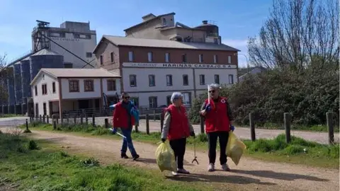 Retirada de residuos Benavente Cruz Roja voluntarios