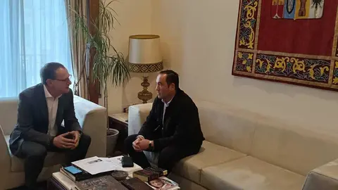 &Aacute;ngel Blanco y Andr&eacute;s Gonz&aacute;lez, alcalde de Fuentes de Ropel