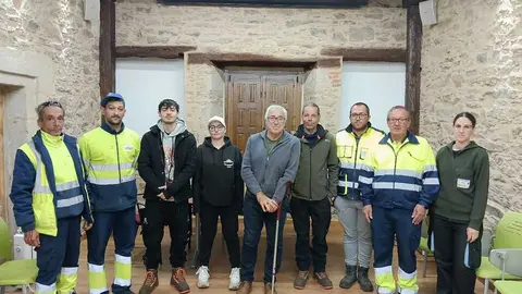 El alcalde de Puebla con los participantes en el plan de empleo