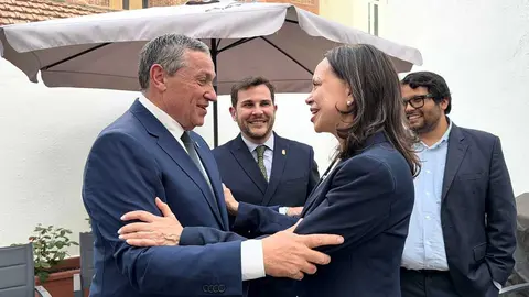 Javier Fa&uacute;ndez y Mar&iacute;a Corina Machado