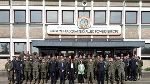 La ministra de Defensa, Margarita Robles, en su visita al contingente espa&ntilde;ol destinado en el Cuartel General Supremo de las Potencias Aliadas (SHAPE), en Mons (B&eacute;lgica)