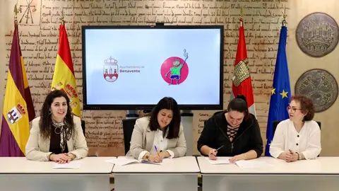 Firma del convenio en el Ayuntamiento de Benavente