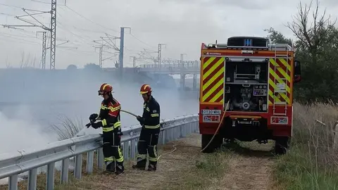 Incendio Coreses pr&oacute;ximo v&iacute;a del AVE