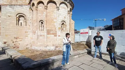 Bea Barrios inicia la ruta en la Iglesia de Santa Mar&iacute;a la Nueva