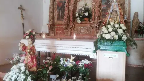 La Virgen de la Pedrera y el Ni&ntilde;o de la Bola en la ermita