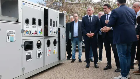 Entrega de camiones y puntos limpios m&oacute;viles1