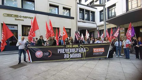 Concentraci&oacute;n de UGT y CCOO en la Plaza de Alemania