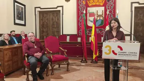 La ministra Sira Rego da la bievenida a la delegaci&oacute;n iberoamericana en el Ayuntamiento de Zamora