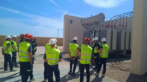 Bomberos de Zamora se forman en redes el&eacute;ctricas inteligentes