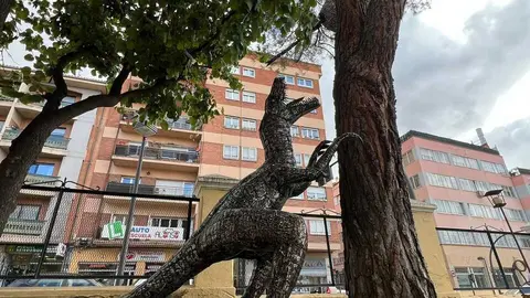 Dinosaurio Zamora, obra alumnos T&eacute;cnicas Escult&oacute;ricas de Zamora 