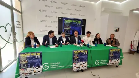 Presentaci&oacute;n de Pedaladas por la Vida en la sede de la AECC de Zamora