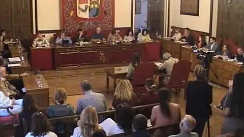 Pleno correspondiente al mes de abril