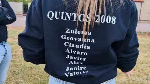 Valeria Ferrero con la camiseta de los quintos