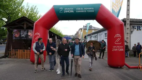 Feria de Exaltaci&oacute;n del Chorizo en el Puente de Sanabria. FOTOS AMADO CRESPO (17)