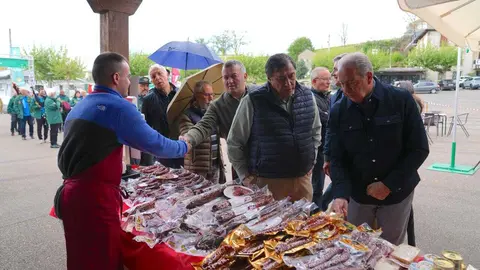 Feria de Exaltaci&oacute;n del Chorizo en el Puente de Sanabria. FOTOS AMADO CRESPO (19)
