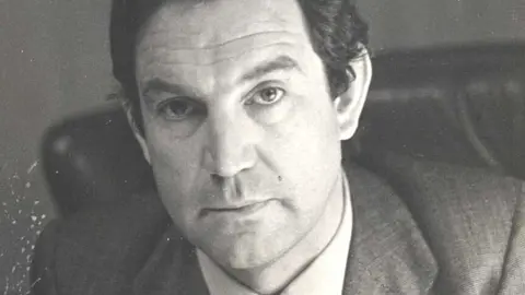 Carlos_Garaikoetxea