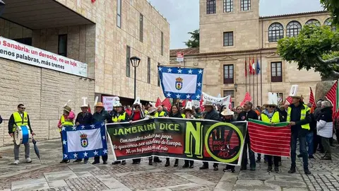 Manifestaci&oacute;n contra las plantas de biog&aacute;s Zamora _9