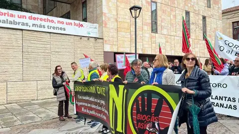 Manifestaci&oacute;n contra las plantas de biog&aacute;s Zamora _12