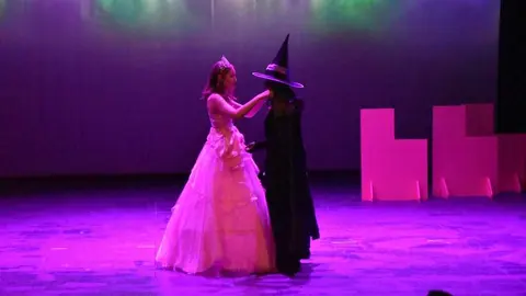  The Wicked Wizard of Oz Teatro Escolar _7
