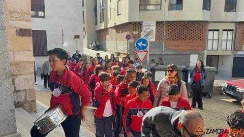   Alumnos del colegio Divina Providencia celebra su romer&iacute;a de la Concha _9