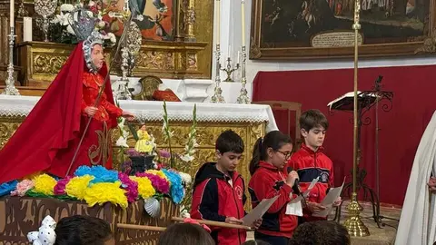   Alumnos del colegio Divina Providencia celebra su romer&iacute;a de la Concha _16