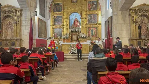   Alumnos del colegio Divina Providencia celebra su romer&iacute;a de la Concha _18