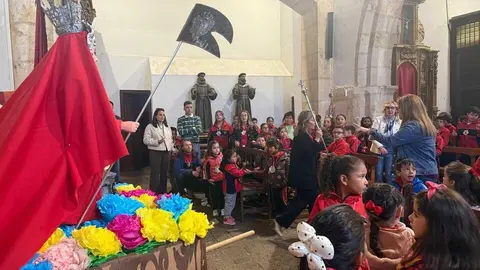   Alumnos del colegio Divina Providencia celebra su romer&iacute;a de la Concha _19