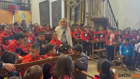   Alumnos del colegio Divina Providencia celebra su romer&iacute;a de la Concha _28