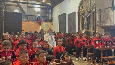   Alumnos del colegio Divina Providencia celebra su romer&iacute;a de la Concha _32