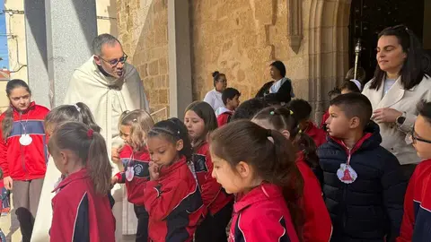   Alumnos del colegio Divina Providencia celebra su romer&iacute;a de la Concha _34