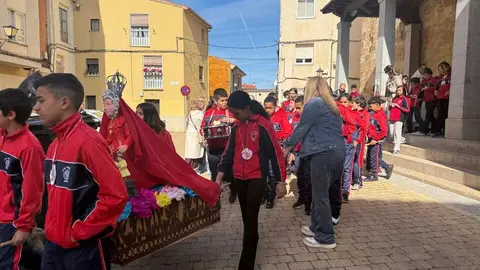   Alumnos del colegio Divina Providencia celebra su romer&iacute;a de la Concha _37