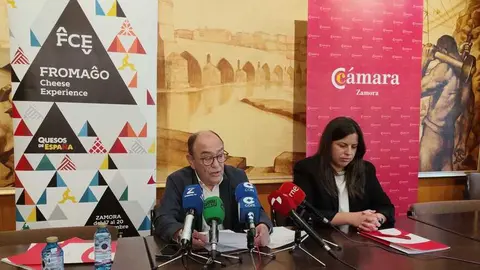 Enrique Oliveira y Sara Fregeneda en rueda de la prensa en la C&aacute;mara de Comercio de Zamora