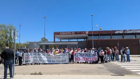 Concentraci&oacute;n en la estaci&oacute;n de Otero de Sanabria