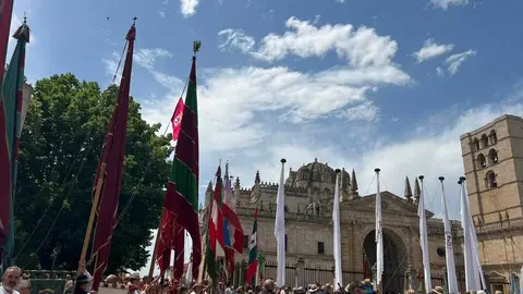 catedral y pendones _7