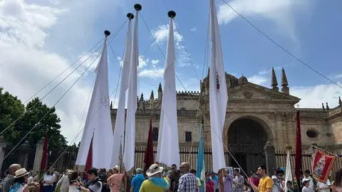 catedral y pendones _4